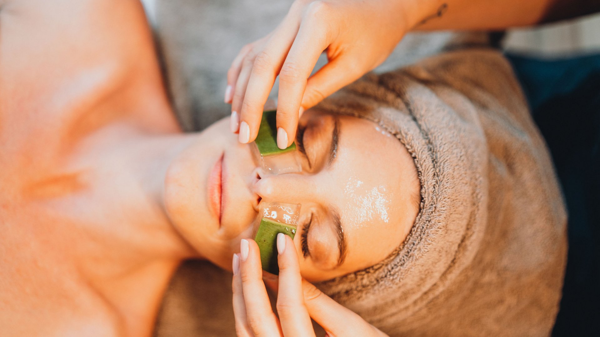Wellness Aphrodite: Sensoria Dolomites among the winners Woman with aloe vera gel under eyes during facial treatment
